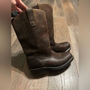 Women’s Cody James size 7 leather boots